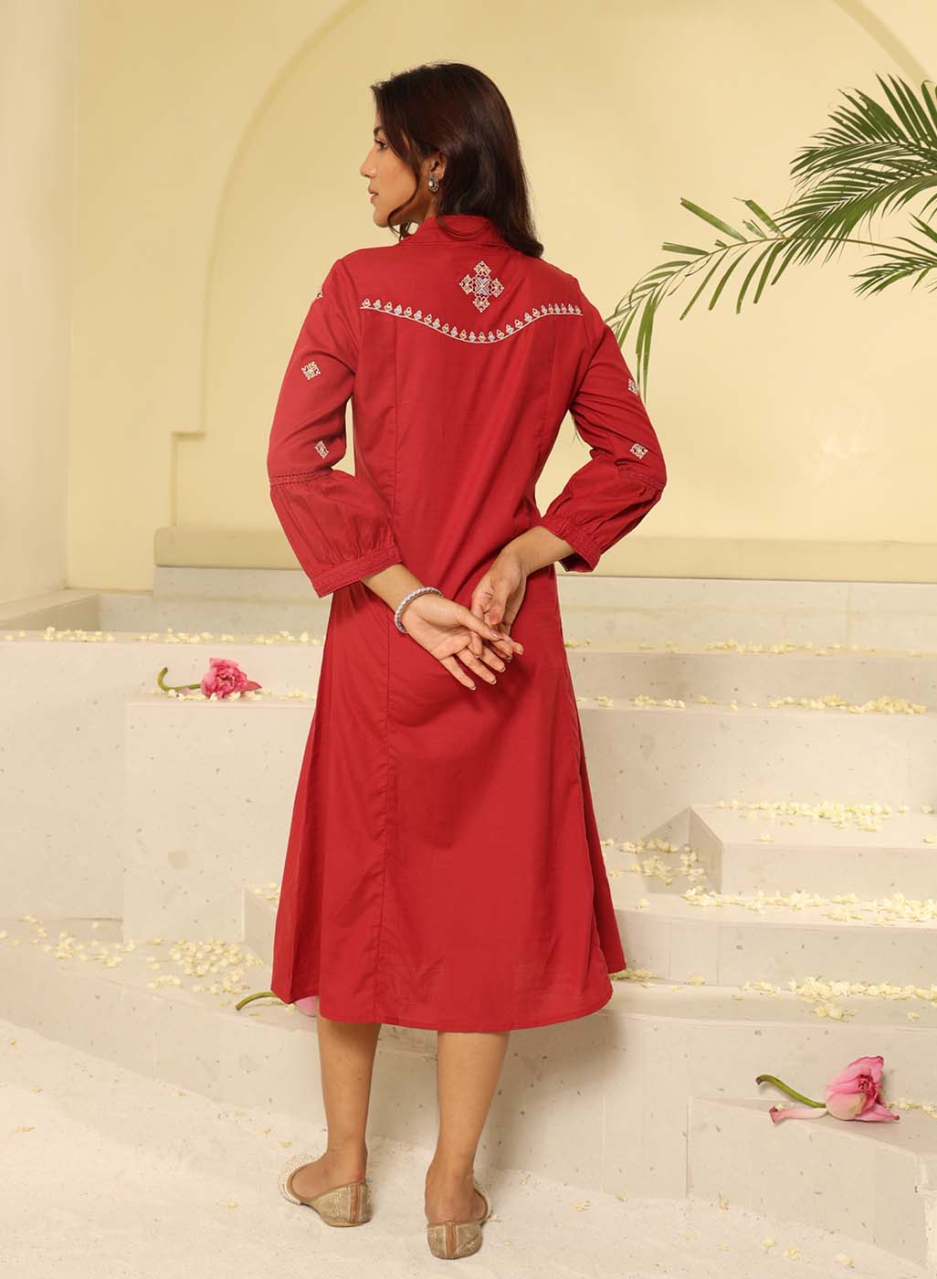 Indo Era White & Red Floral Embroidered Ethnic A-Line Midi Dress Price in  India, Full Specifications & Offers | DTashion.com