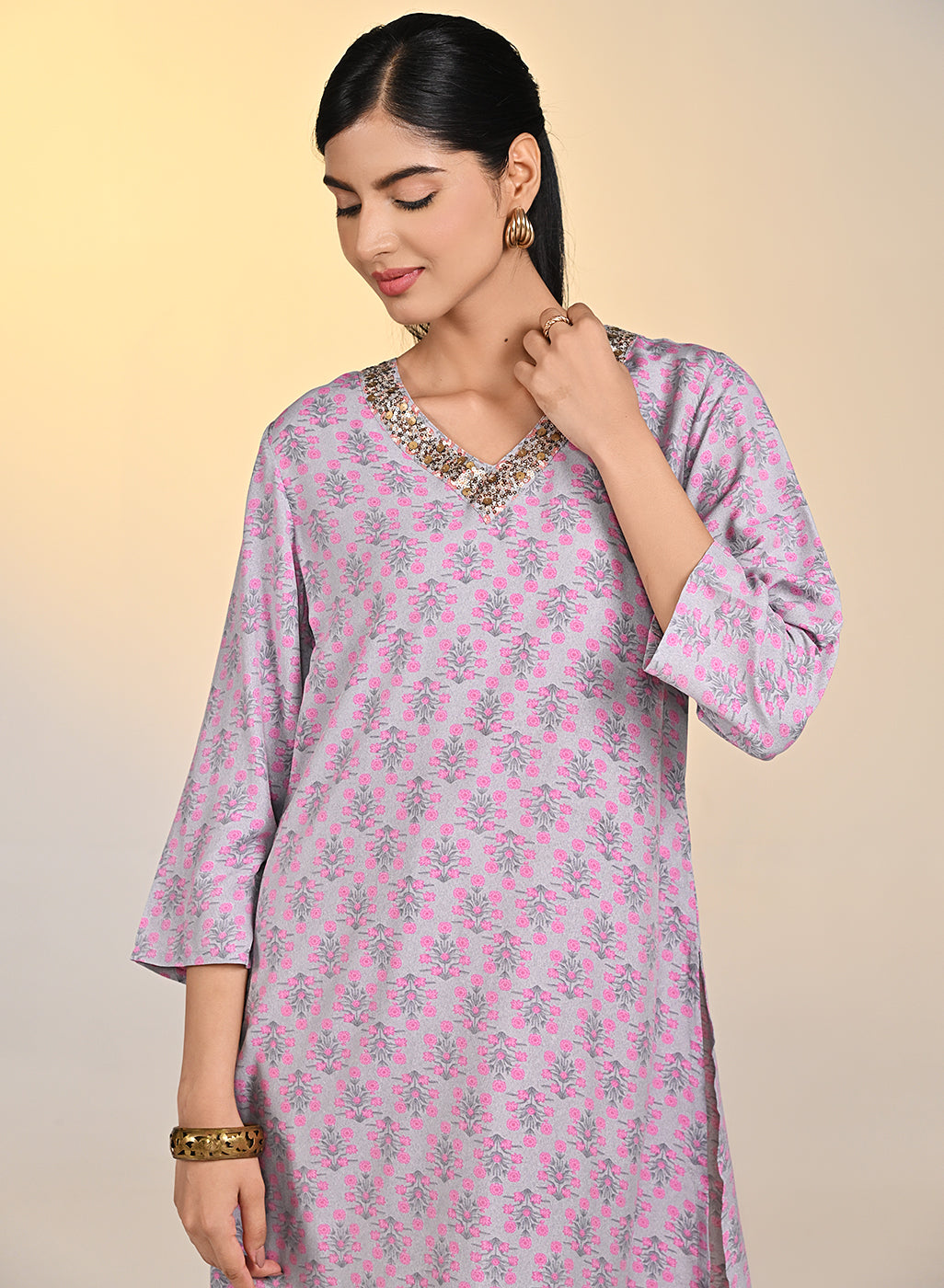 Front view of Nadia Light Purple Printed V-Neck Kurta